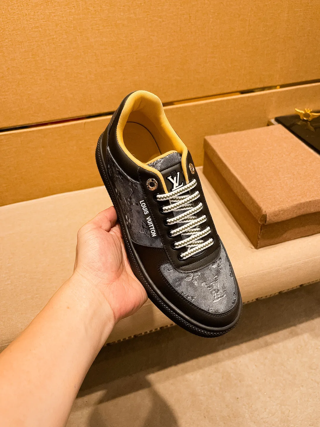 Men's shoes💰 400💰[LV]🔥Louis Vuitton, high-end men's shoes brand, official website 1:1 latest masterpiece: the upper is made of Italian imported first-layer cowhide with a comfortable and breathable lining➕original non-slip and wear-resistant outsole🔥, making walking more convenient and comfortable! An exclusive new model, a stunning work, a beautiful 1:1 replica [color] compared to the official quality! Create a fashionable personality to set off your uniqueness! A must-have for trendy men! Classic 🔥Size: 38-44 Color: 🔥 3⃣️colors available🔥.